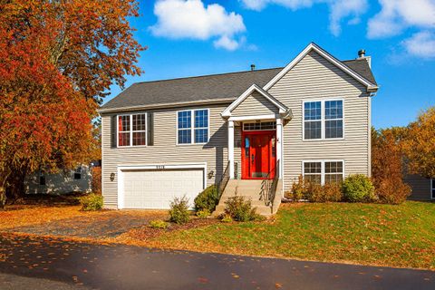 Photo of 2019 Aspen Drive, Woodstock, IL 60098 (MLS # 12516406)