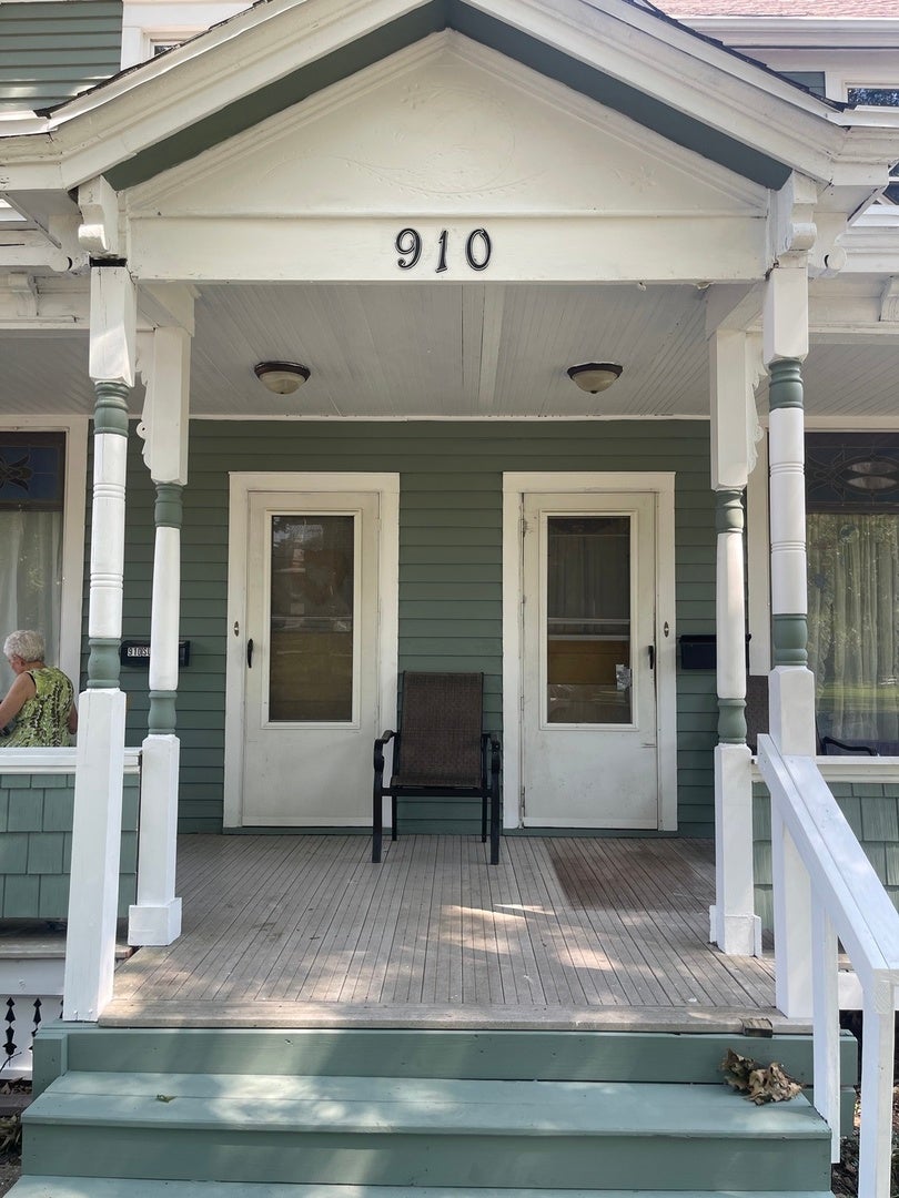 910 Summit Street