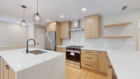 Tiny photo for 717 S 4th Avenue, Libertyville, IL 60048 (MLS # 12446302)