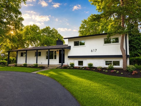 Photo of 617 S Busse Road, Mount Prospect, IL 60056 (MLS # 12761276)