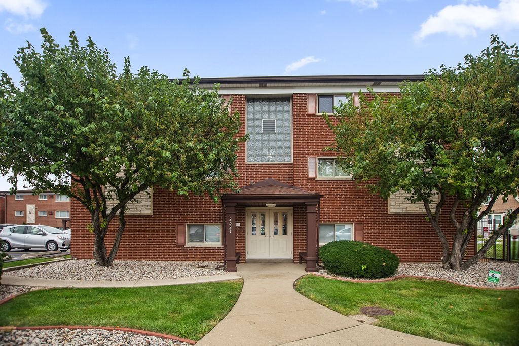 Photo for 2521 N Thatcher Avenue #3A, River Grove, IL 60171 (MLS # 12458829)