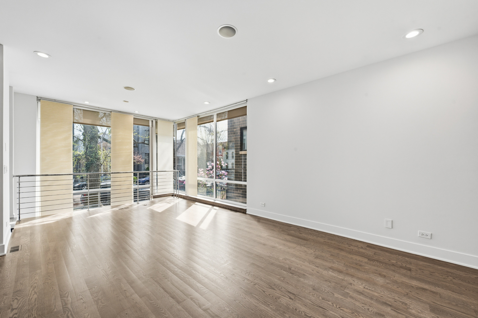 2070 N Oakley Avenue