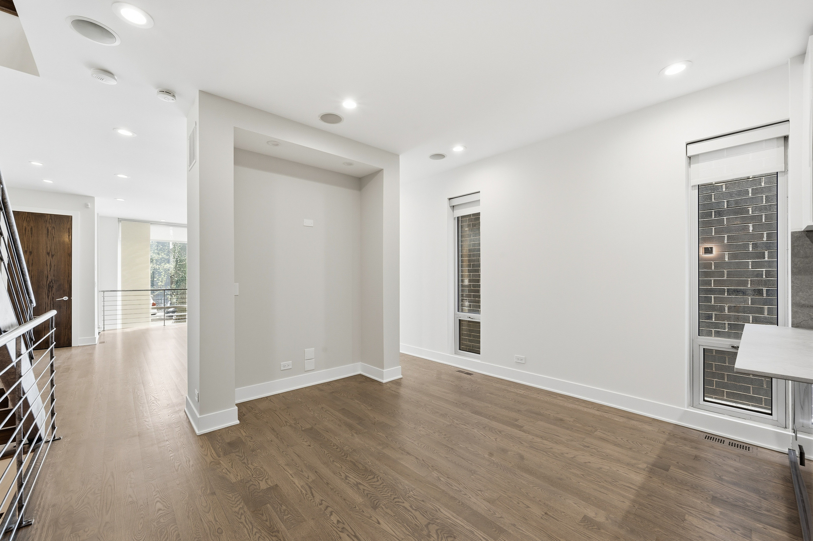 2070 N Oakley Avenue