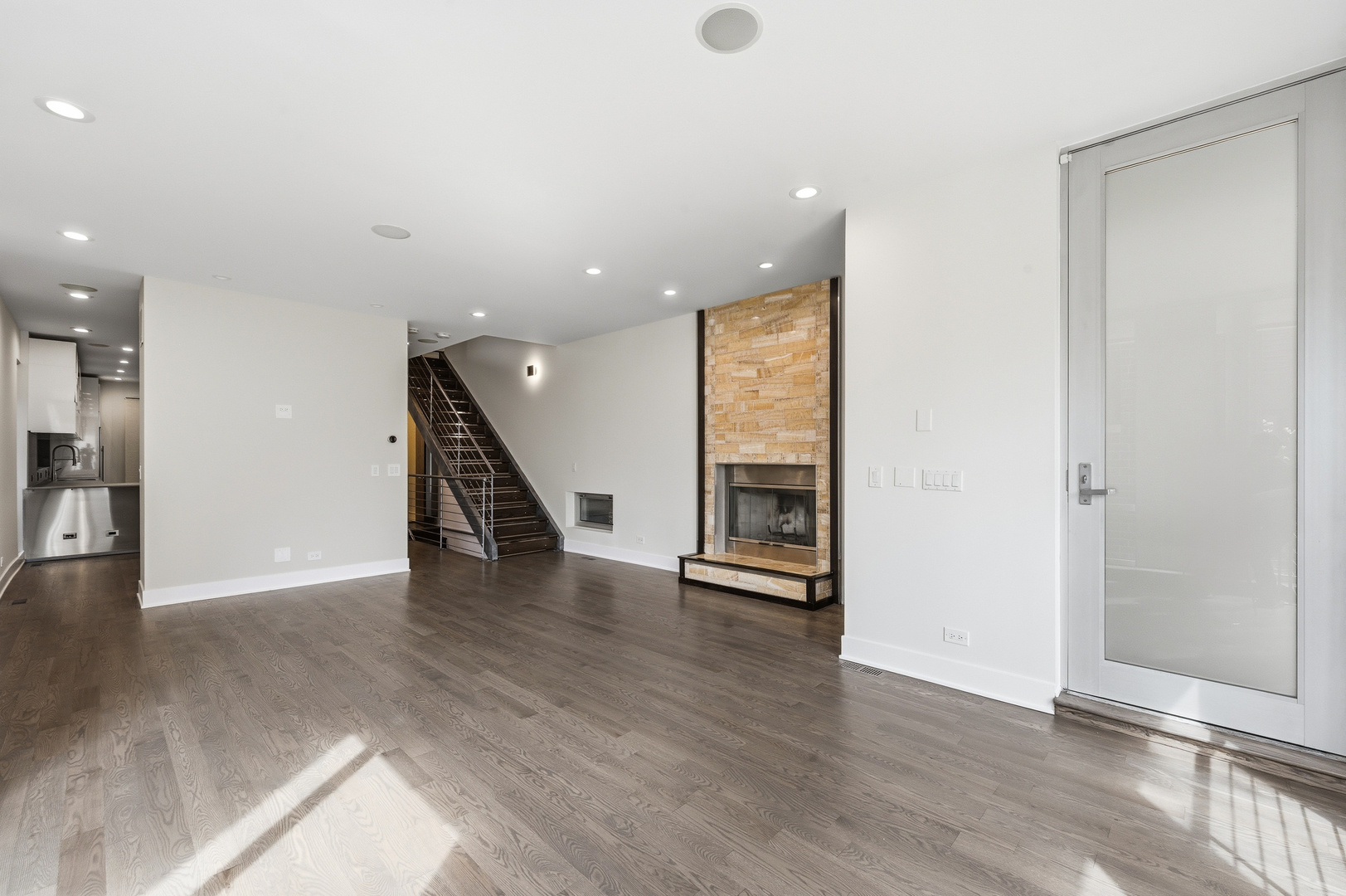 2070 N Oakley Avenue