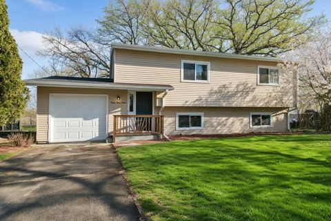 Photo of 3312 W Lake Shore Drive, Wonder Lake, IL 60097 (MLS # 12627987)