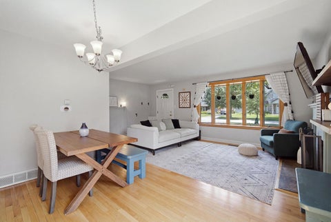 Tiny photo for 718 S Chestnut Avenue, Arlington Heights, IL 60005 (MLS # 12766172)