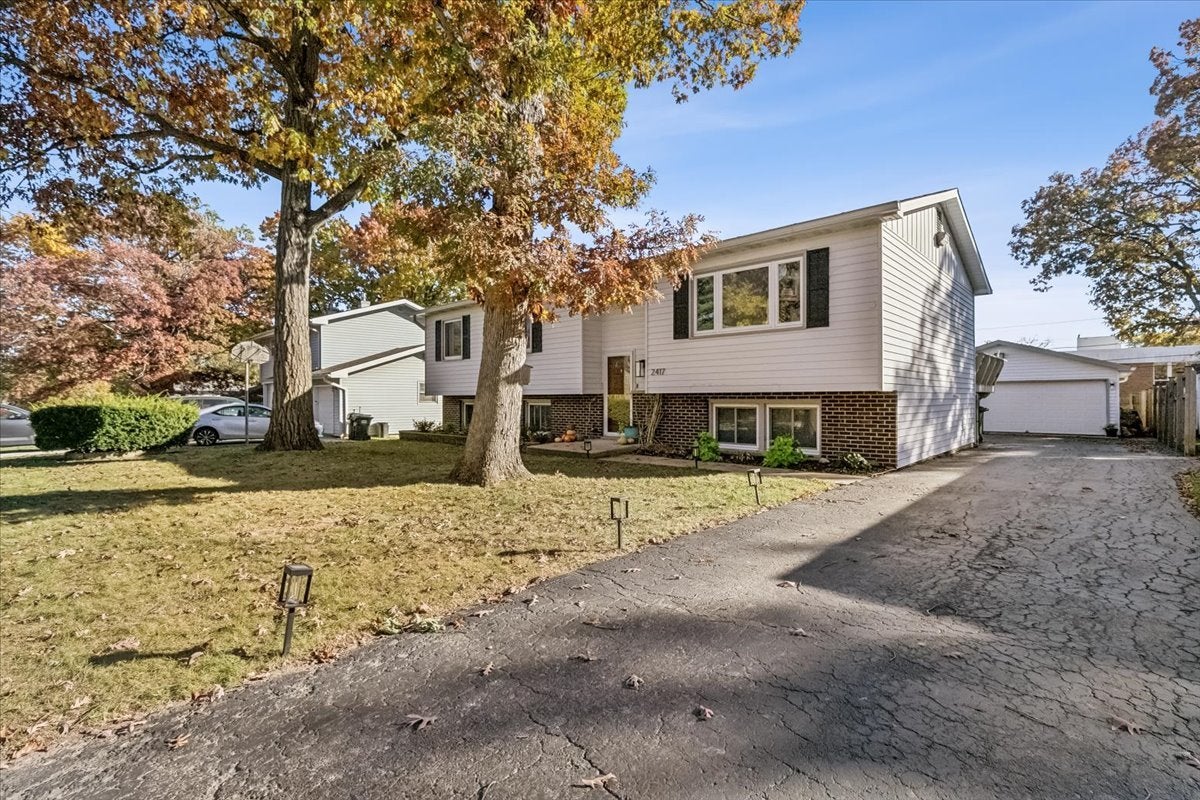 2417 E Thornwood Drive