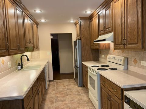 Tiny photo for 711 S River Road #401, Des Plaines, IL 60016 (MLS # 12456678)