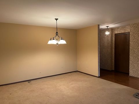 Tiny photo for 711 S River Road #401, Des Plaines, IL 60016 (MLS # 12456678)