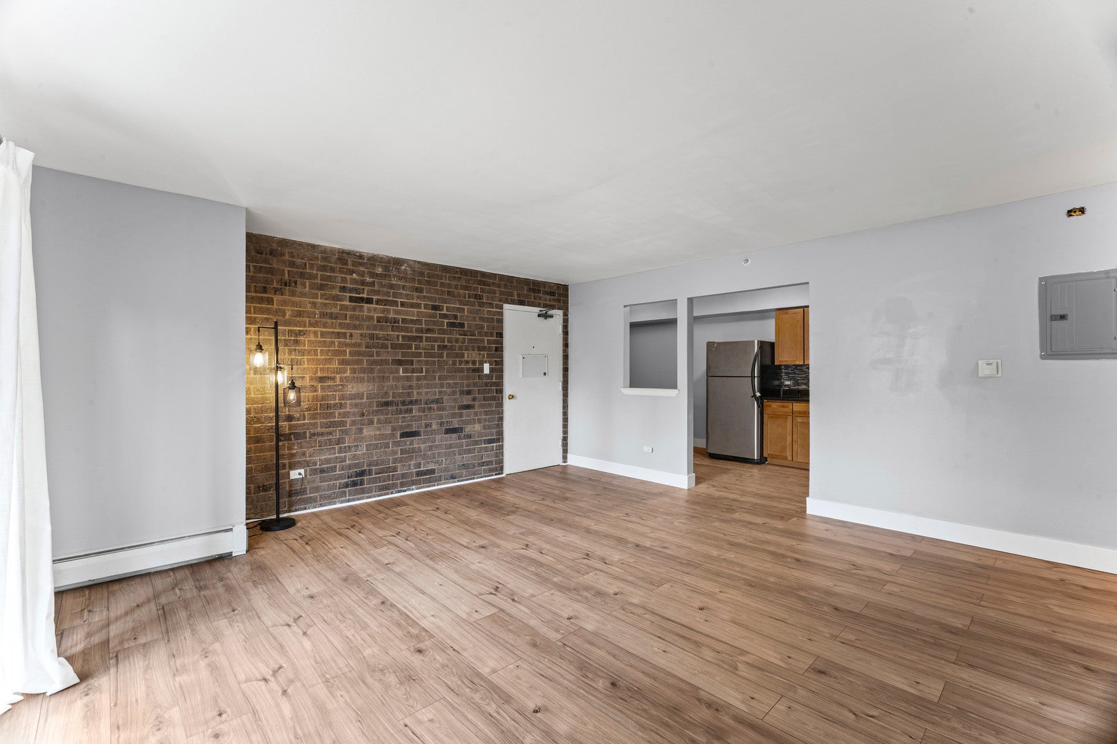 160 S La Londe Avenue 1F
