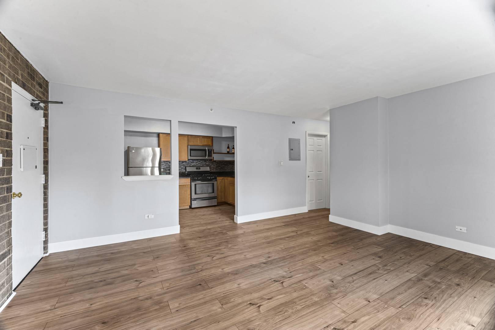 160 S La Londe Avenue 1F
