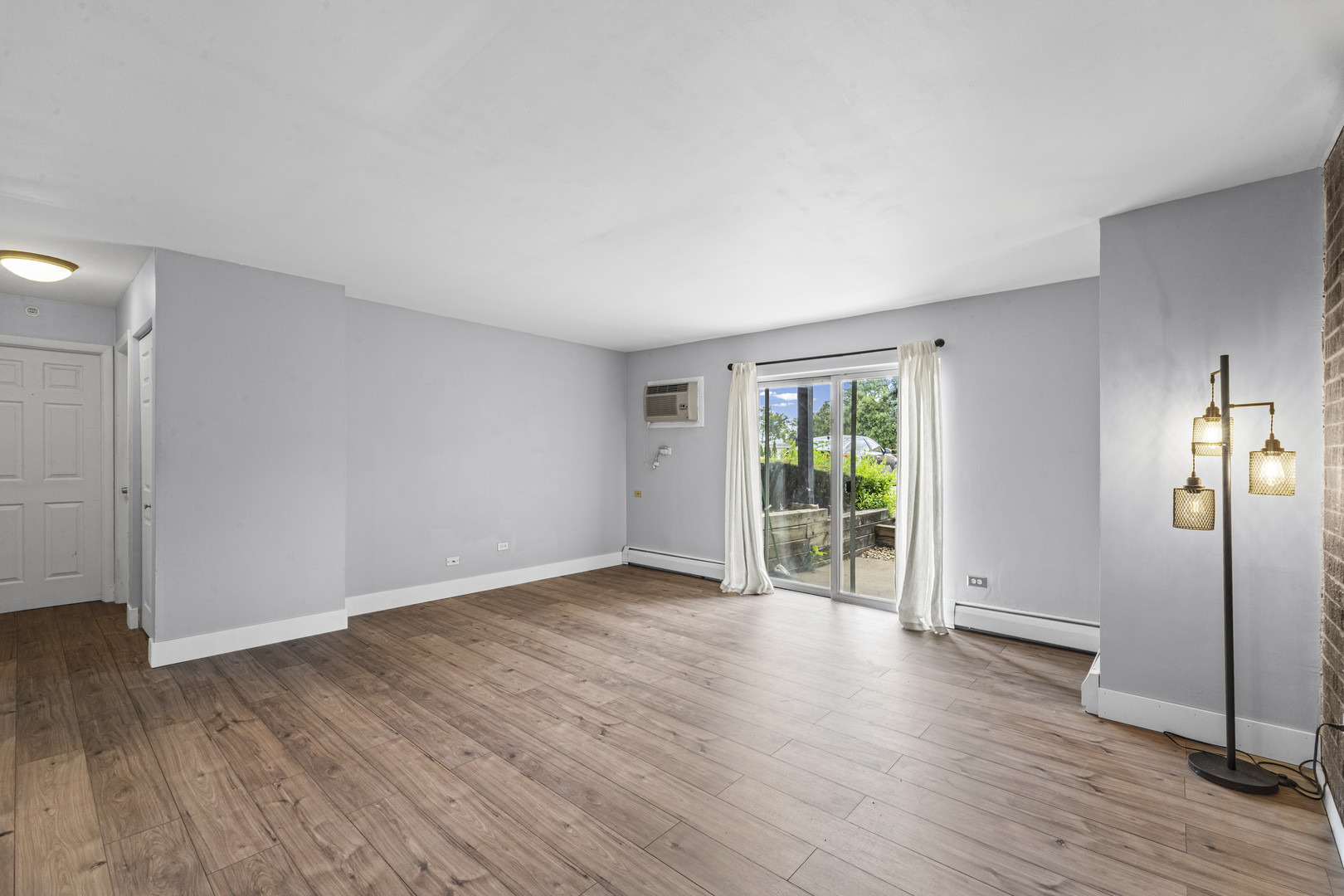 160 S La Londe Avenue 1F