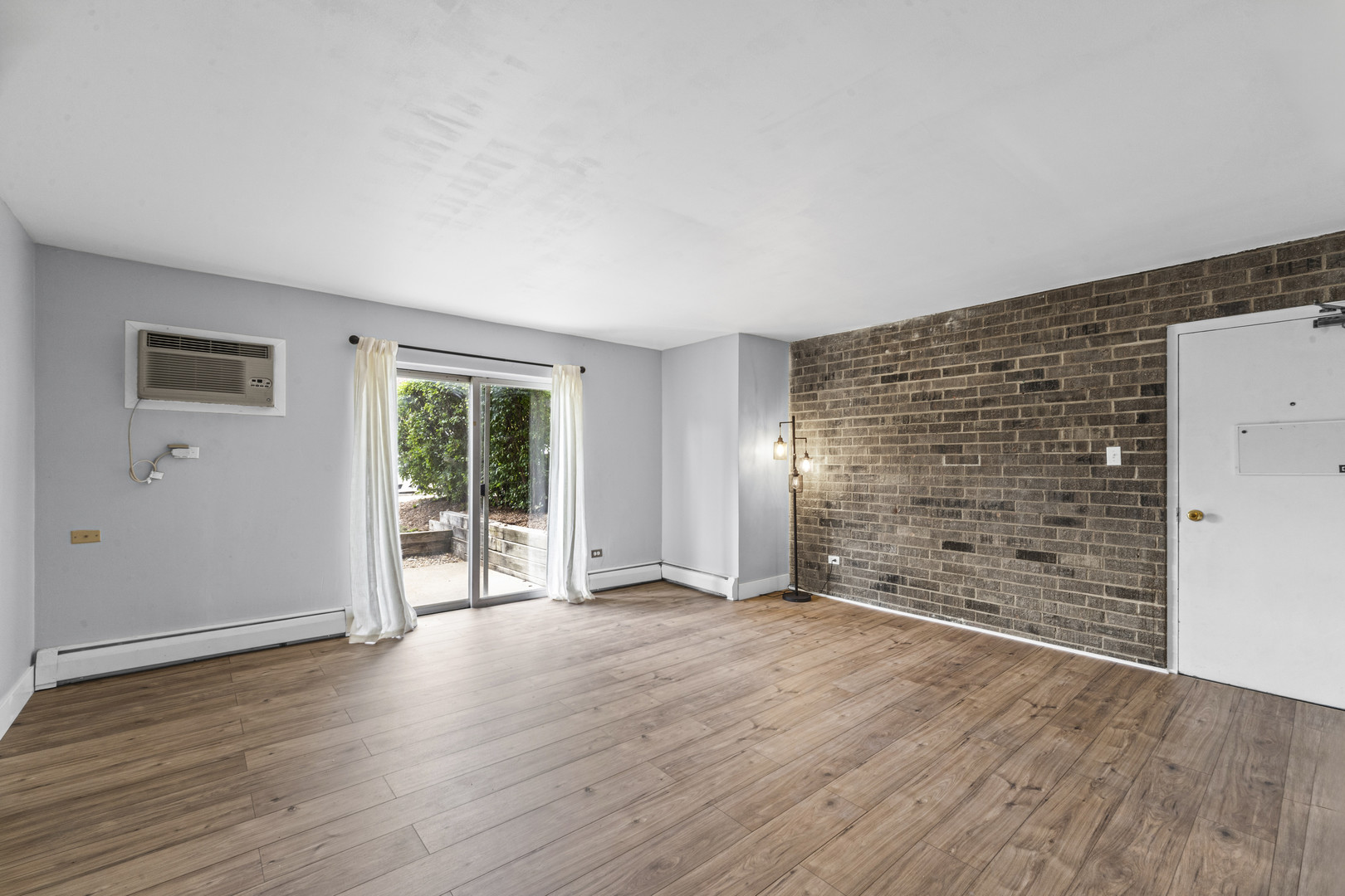 160 S La Londe Avenue 1F