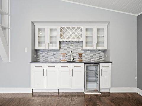 Tiny photo for 10618 Mason Avenue, Chicago Ridge, IL 60415 (MLS # 12530730)