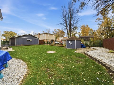 Tiny photo for 10618 Mason Avenue, Chicago Ridge, IL 60415 (MLS # 12530730)