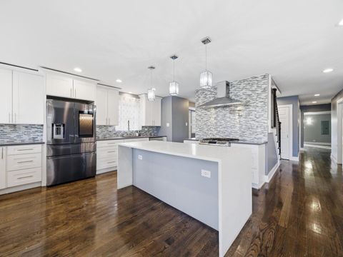 Tiny photo for 10618 Mason Avenue, Chicago Ridge, IL 60415 (MLS # 12530730)