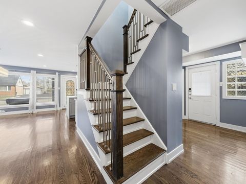 Tiny photo for 10618 Mason Avenue, Chicago Ridge, IL 60415 (MLS # 12530730)