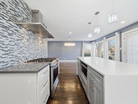 Tiny photo for 10618 Mason Avenue, Chicago Ridge, IL 60415 (MLS # 12530730)