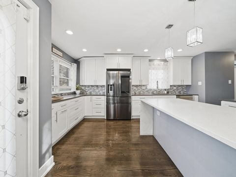 Tiny photo for 10618 Mason Avenue, Chicago Ridge, IL 60415 (MLS # 12530730)