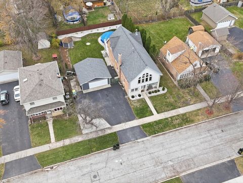 Tiny photo for 10618 Mason Avenue, Chicago Ridge, IL 60415 (MLS # 12530730)