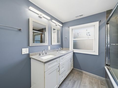 Tiny photo for 10618 Mason Avenue, Chicago Ridge, IL 60415 (MLS # 12530730)