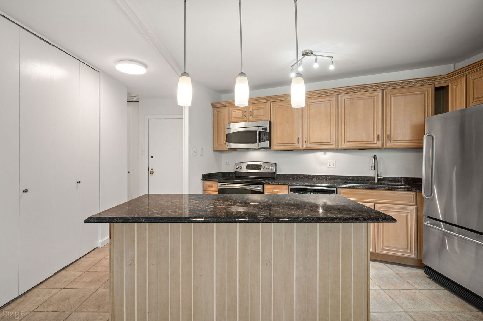 211 E Ohio Street 2915