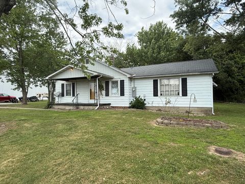 Photo of 810 W Longstreet Road, Marion, IL 62959 (MLS # 12683924)