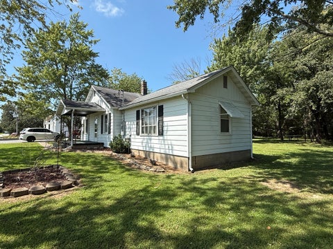 Tiny photo for 810 W Longstreet Road, Marion, IL 62959 (MLS # 12683924)