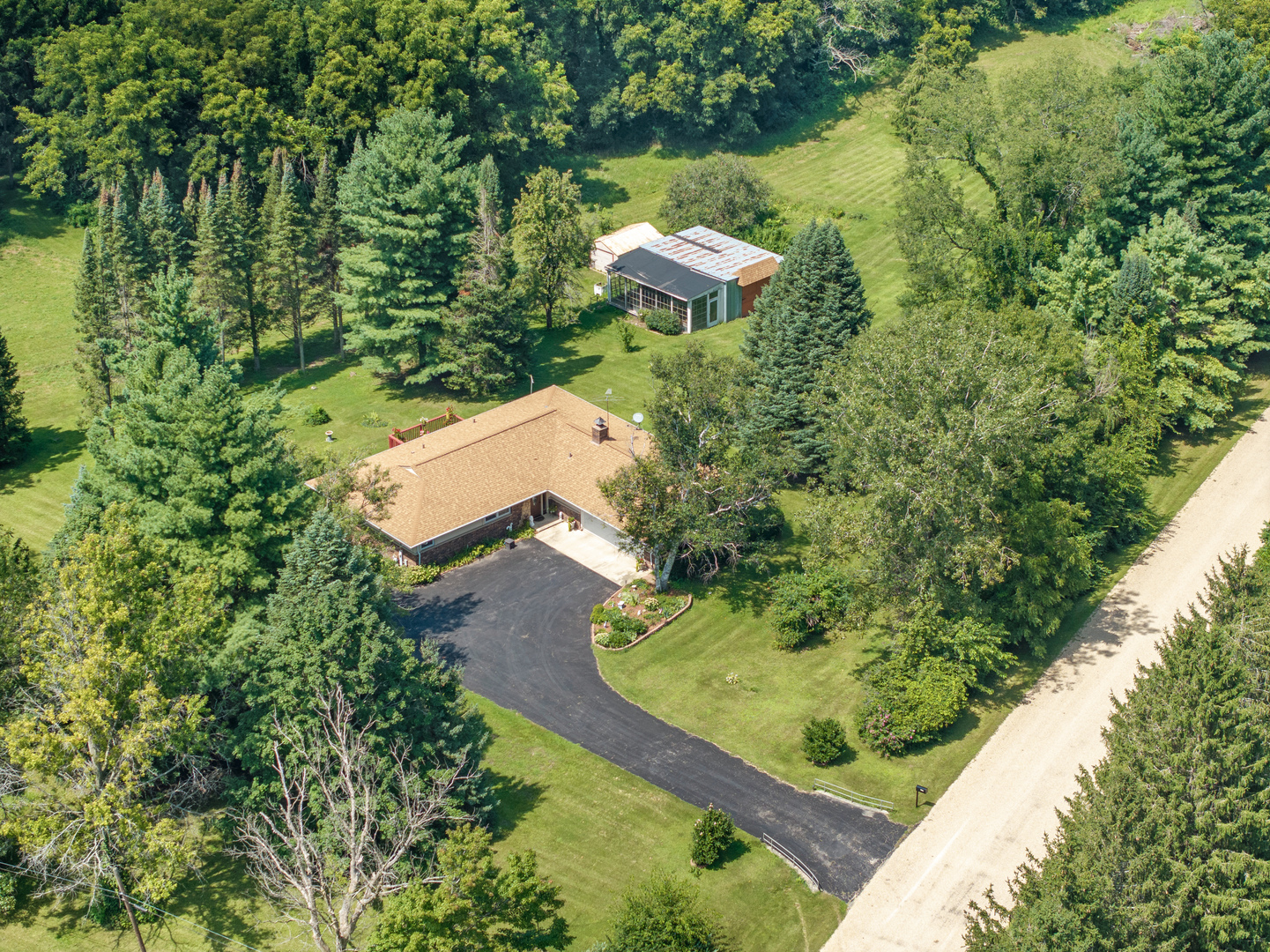 7475 VALENTINE Lane