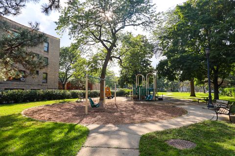 Tiny photo for 616 Michigan Avenue #G, Evanston, IL 60202 (MLS # 12492650)