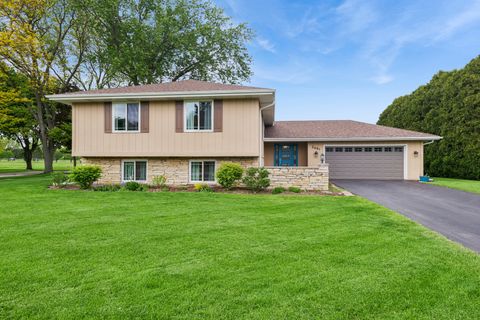 Photo of 2481 Chatham Road, Aurora, IL 60506 (MLS # 12639695)