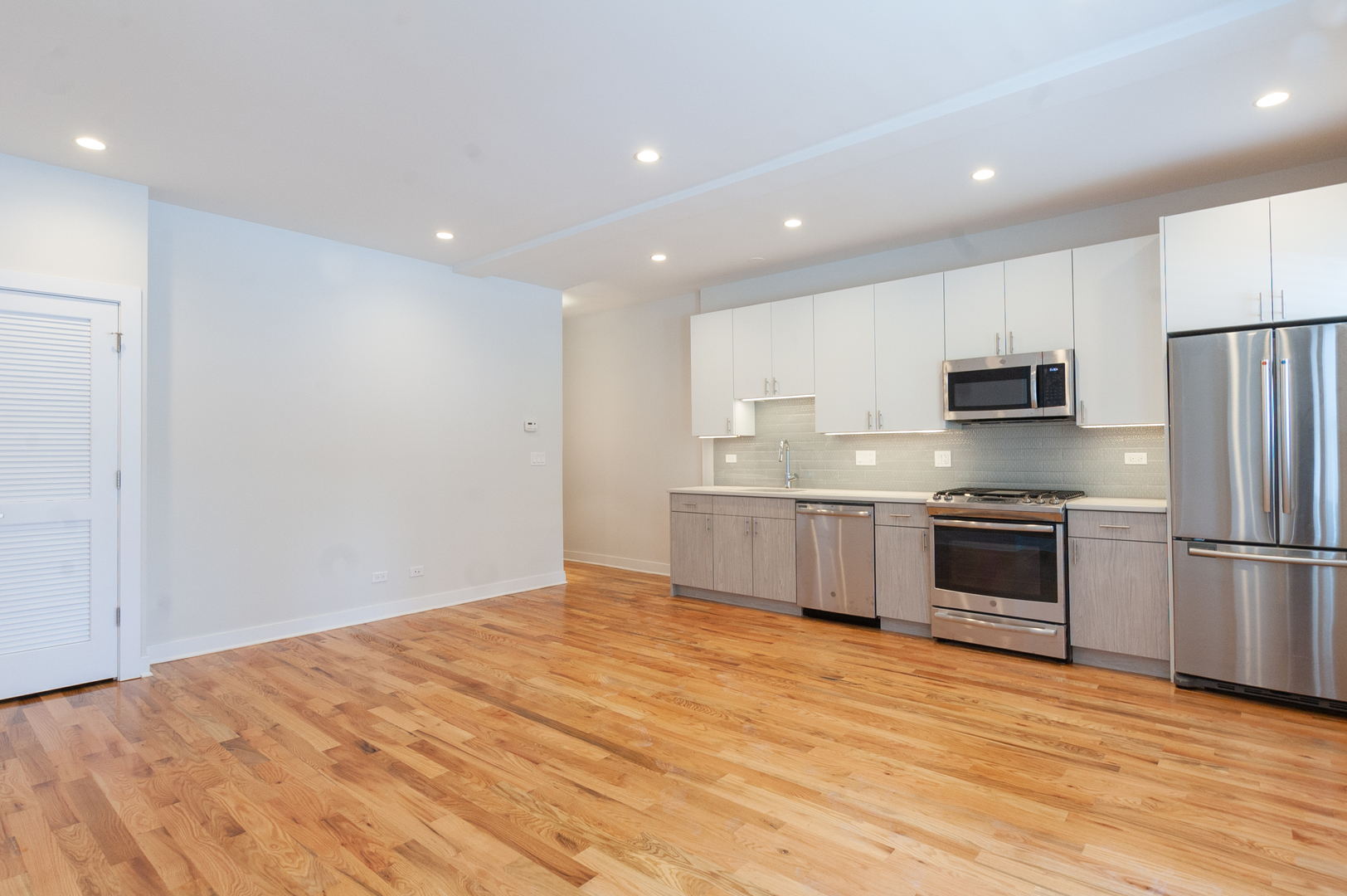 1552 N La Salle Drive 401