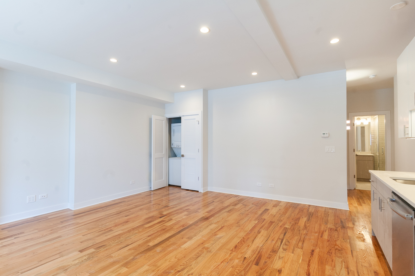 1552 N La Salle Drive 401