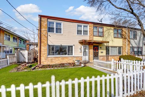 Photo of 543 Lynn Court #A, Glendale Heights, IL 60139 (MLS # 12572406)