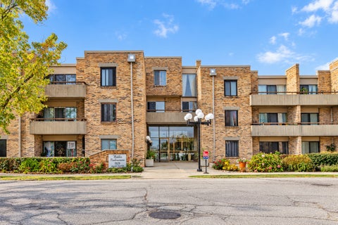 Photo of 1926 PRAIRIE Square #215B, Schaumburg, IL 60173 (MLS # 12798233)