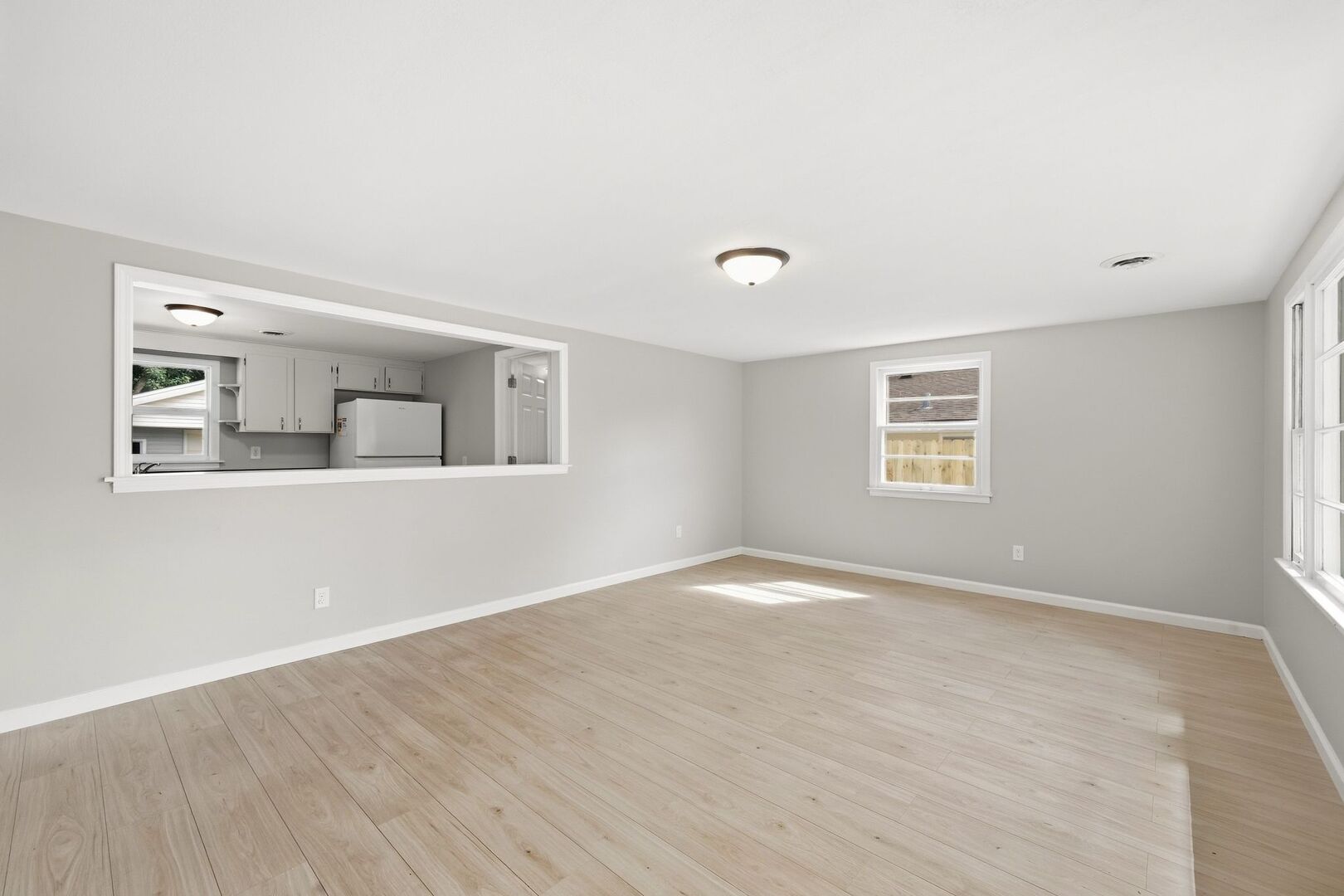 2027 Roberts Street