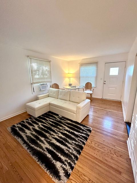 Tiny photo for 905 Rockland Road, Lake Bluff, IL 60044 (MLS # 12567428)