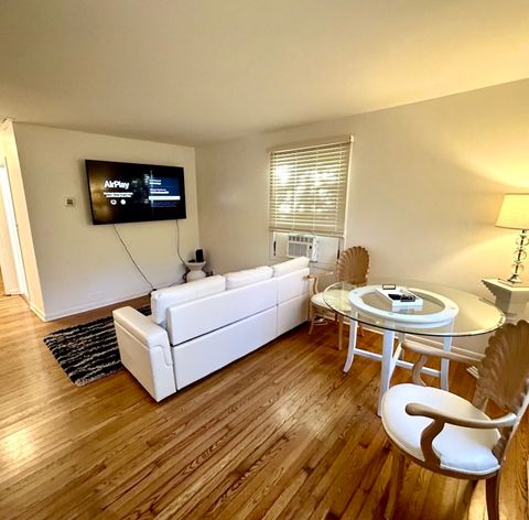 Tiny photo for 905 Rockland Road, Lake Bluff, IL 60044 (MLS # 12567428)