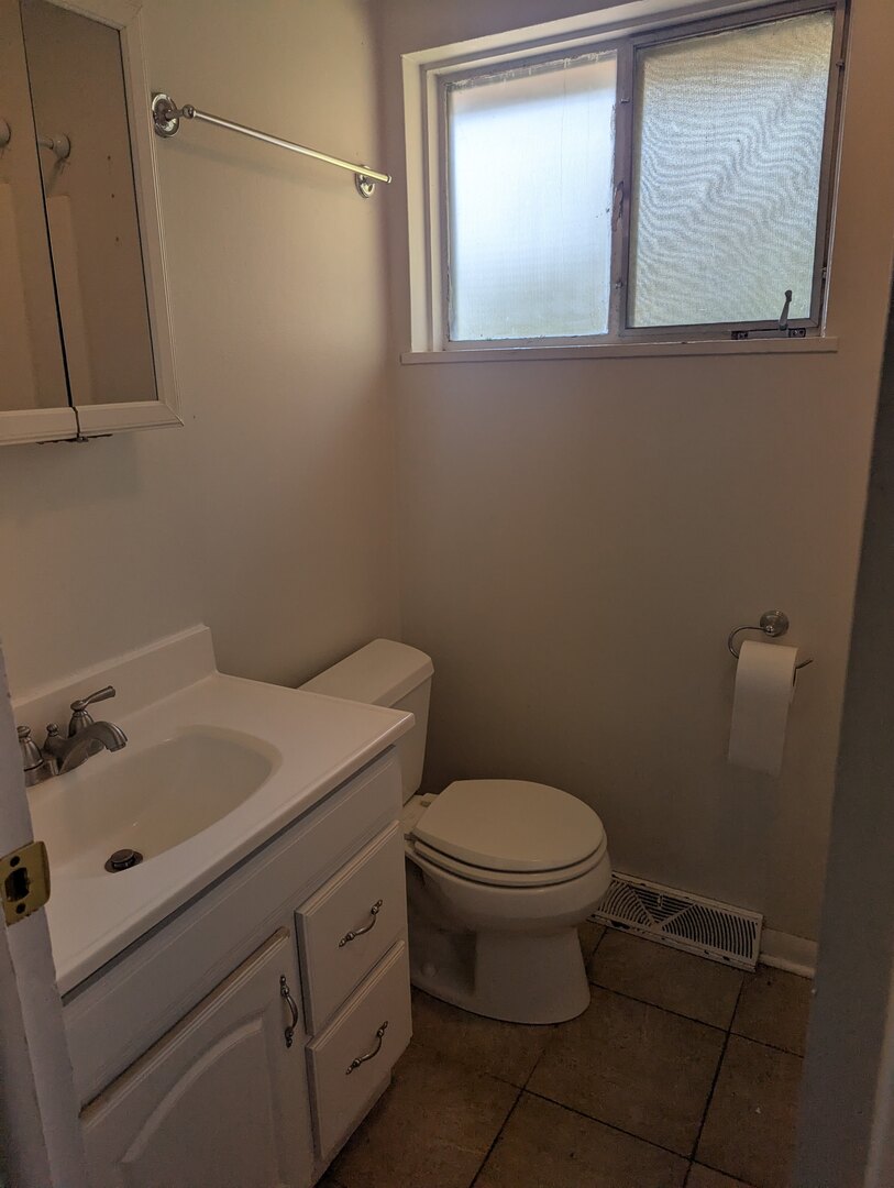 Palatine, Illinois 60067, United States, 3 Bedrooms Bedrooms, ,1 BathroomBathrooms,Residential,Active,212379