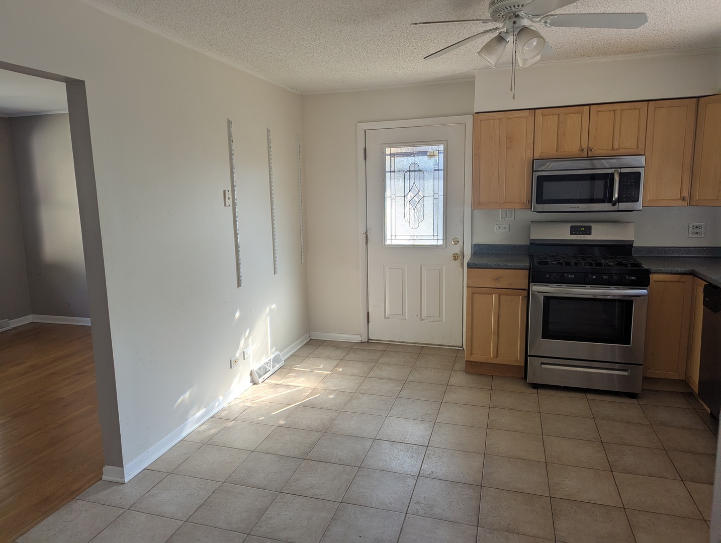 Palatine, Illinois 60067, United States, 3 Bedrooms Bedrooms, ,1 BathroomBathrooms,Residential,Active,212379