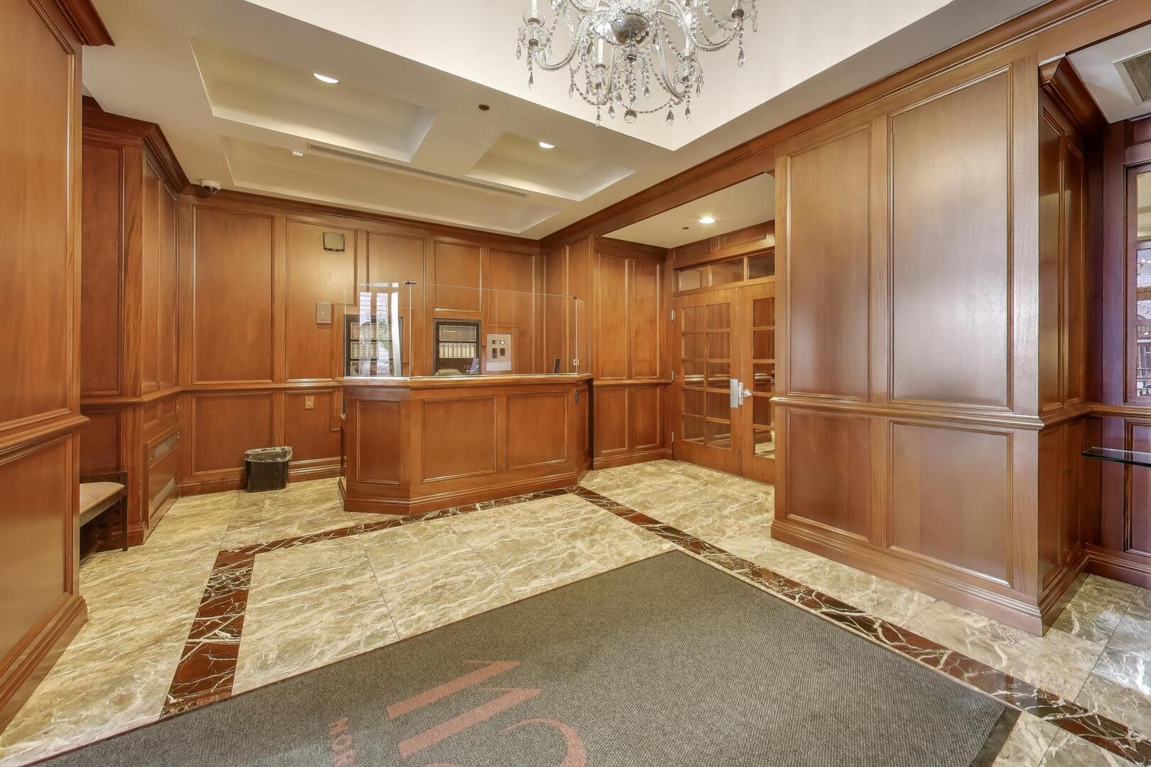 1122 N Dearborn Street 18i