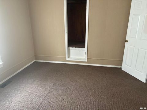 Tiny photo for 2142 HERBERT Street, Murphysboro, IL 62966 (MLS # EB459633)