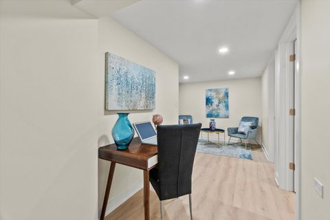 Tiny photo for 7249 N CAMPBELL Avenue #B, Chicago, IL 60645 (MLS # 12500223)