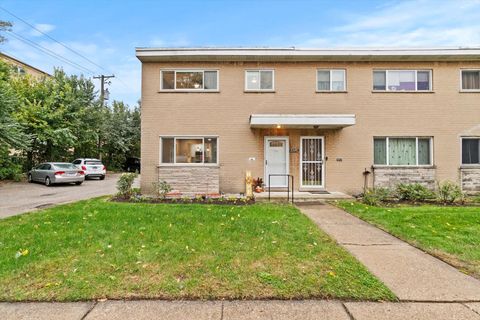 Photo of 7249 N CAMPBELL Avenue #B, Chicago, IL 60645 (MLS # 12500223)
