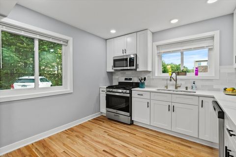 Tiny photo for 7249 N CAMPBELL Avenue #B, Chicago, IL 60645 (MLS # 12500223)