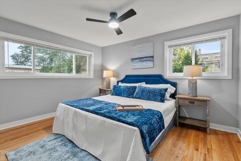 Tiny photo for 7249 N CAMPBELL Avenue #B, Chicago, IL 60645 (MLS # 12500223)