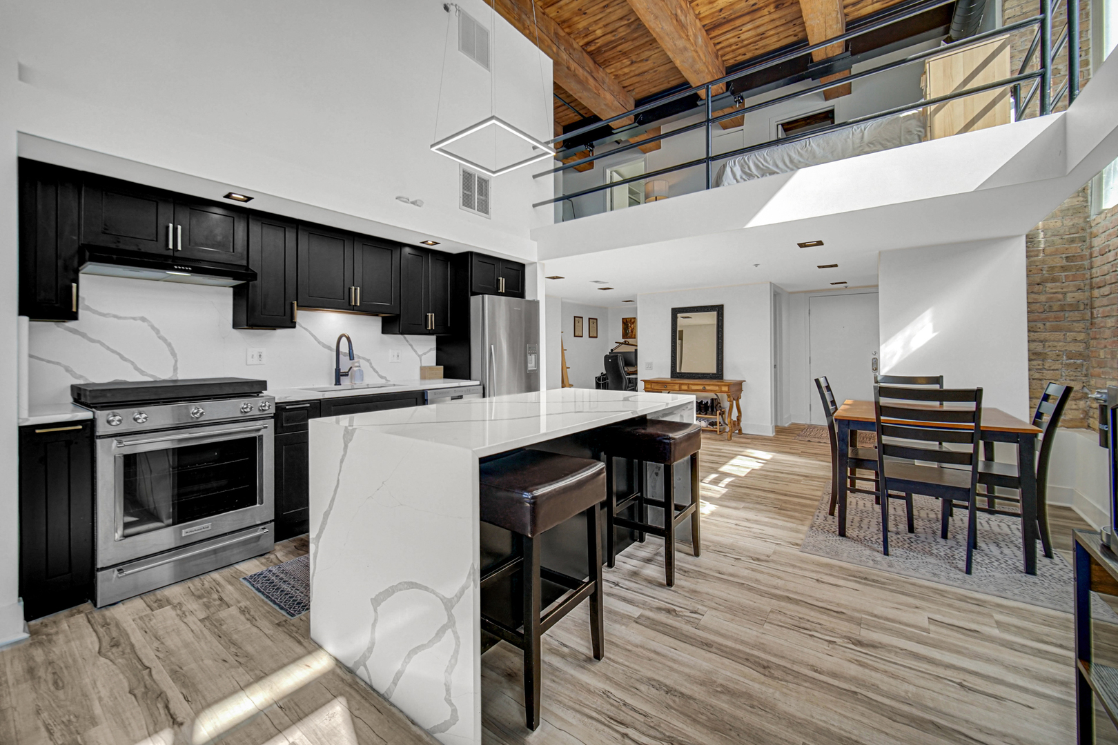 2614 N Clybourn Avenue 102