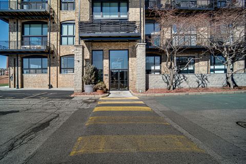 Tiny photo for 2614 N Clybourn Avenue #102, Chicago, IL 60614 (MLS # 12587946)