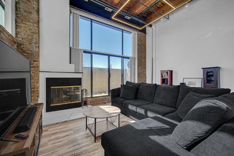 Tiny photo for 2614 N Clybourn Avenue #102, Chicago, IL 60614 (MLS # 12587946)