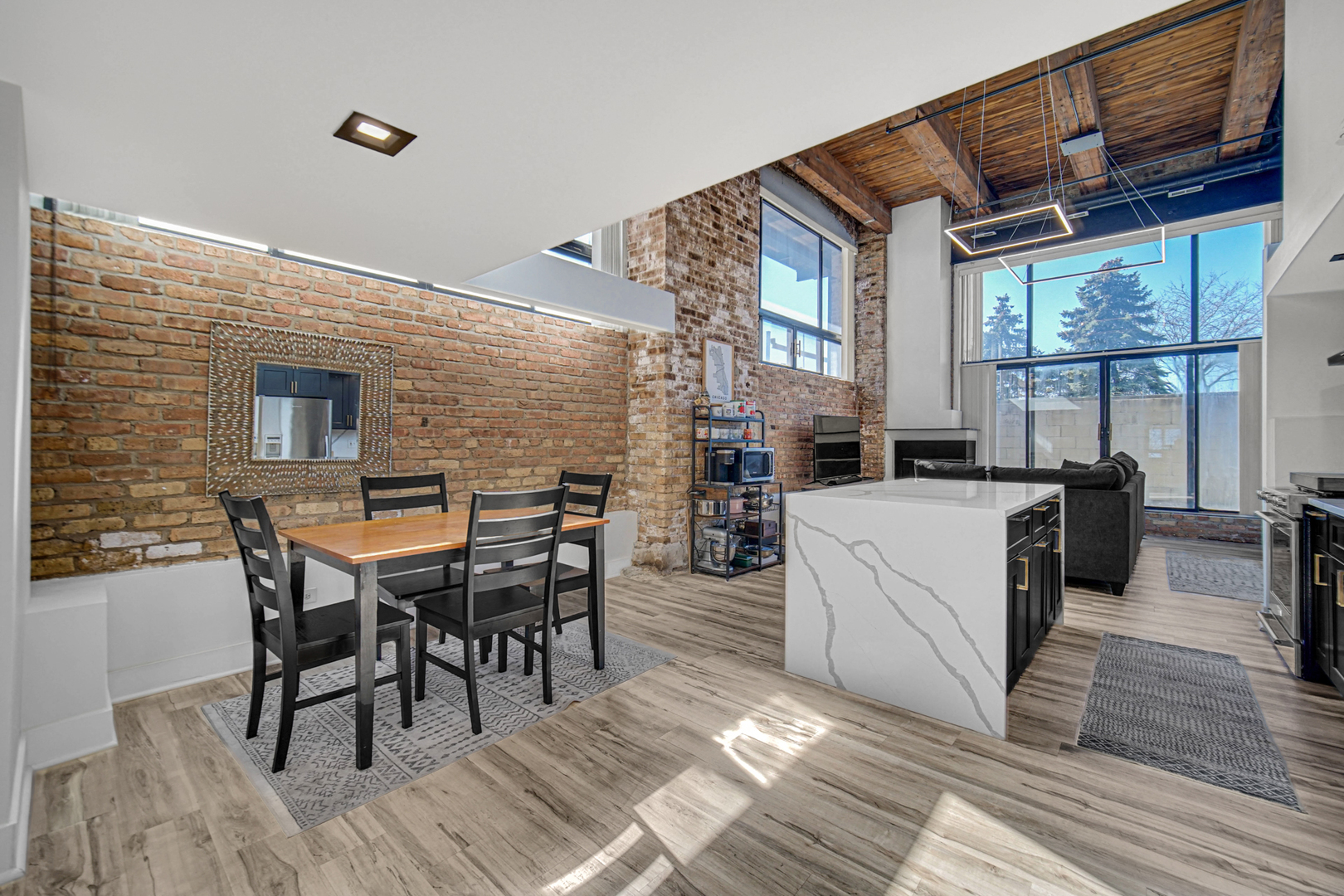 2614 N Clybourn Avenue 102